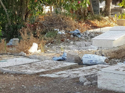  صور: مواطنون يطالبون بتنظيم حملات لتنظيف مقبرة الرملة ومحيطها والاهتمام بها 